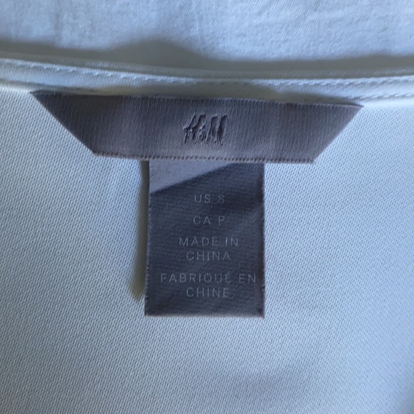 H&M white scalloped blouse. Never worn!! - Picture 5 of 6